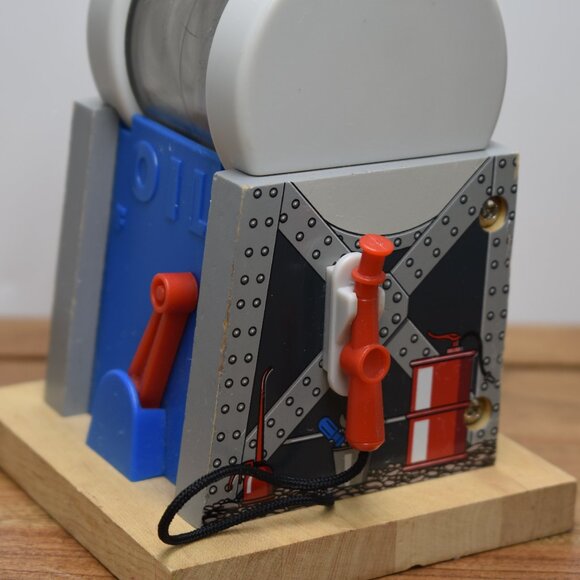 Sodor Oil Depot - Thomas & Friends Wooden Railway Engine Train Vintage 2005 - Picture 5 of 9